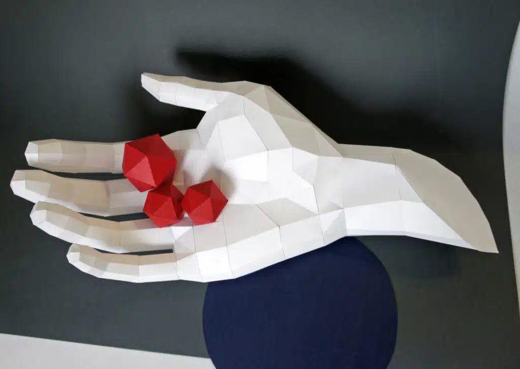 Rechterhand sculptuur in 3D-papercraft, weergave 2