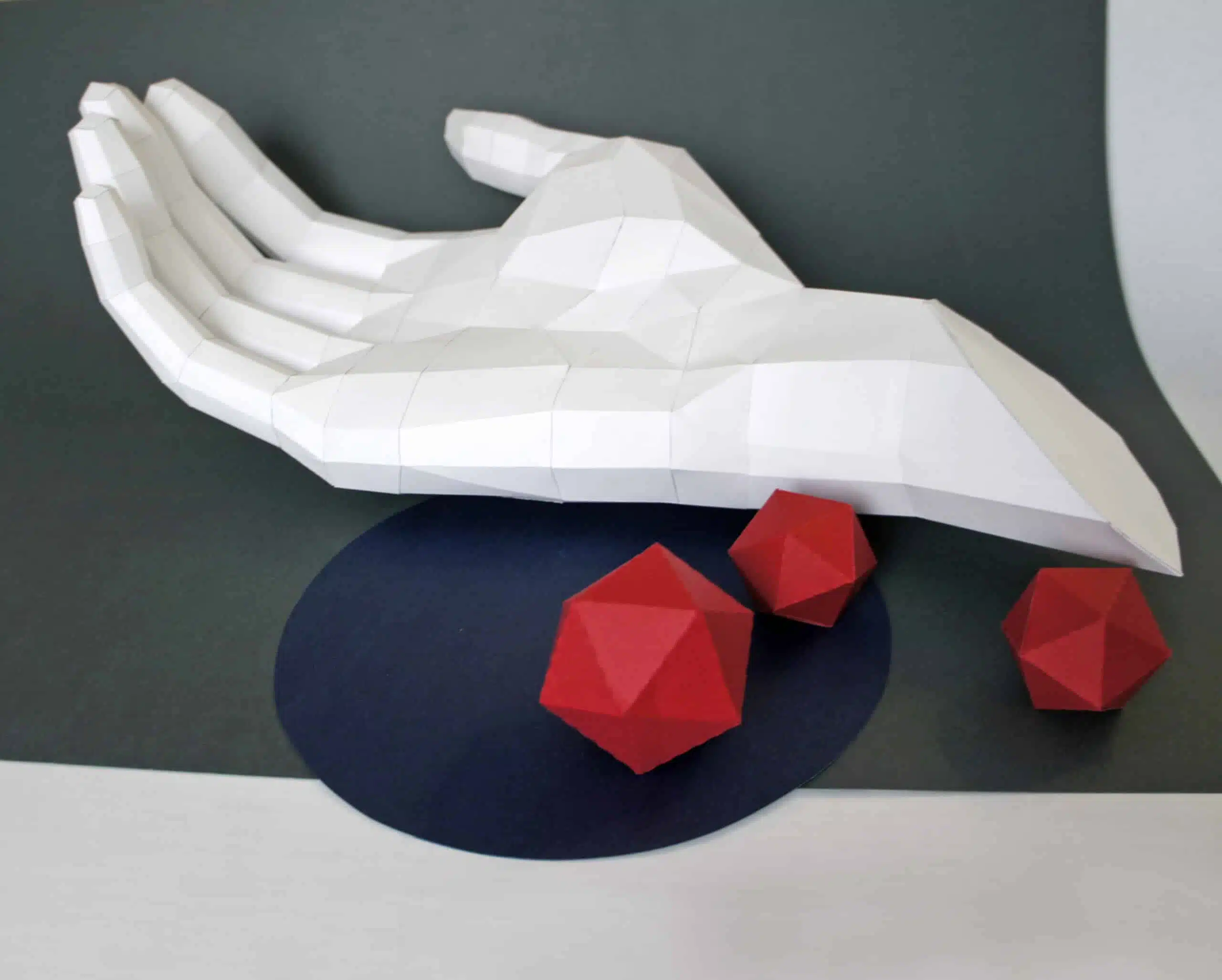 Rechterhand sculptuur in 3D-papercraft, weergave 6