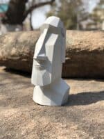 Papercraft of moai head in origami 3D