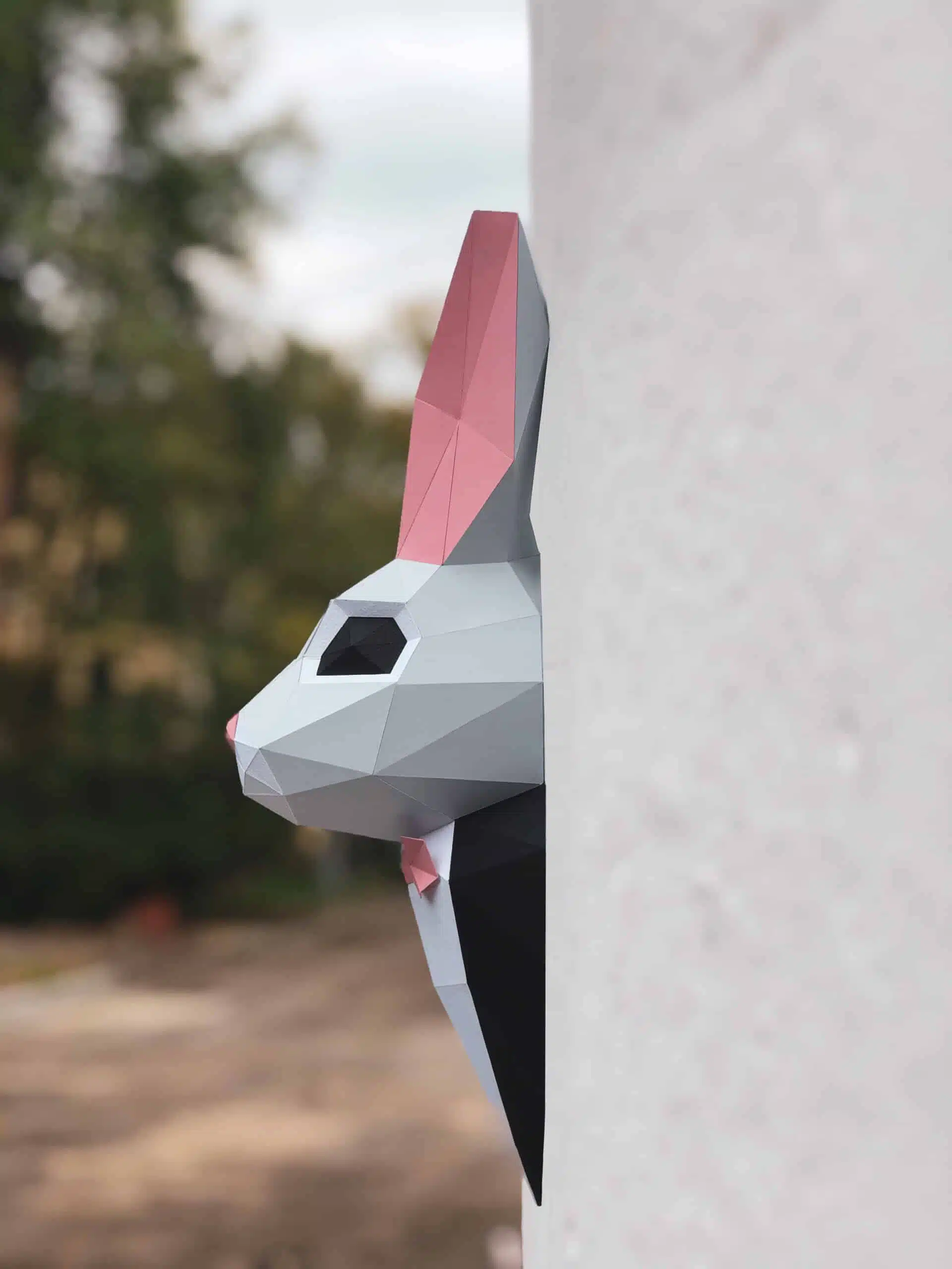 Coniglio in costume in papercraft 3D, montato