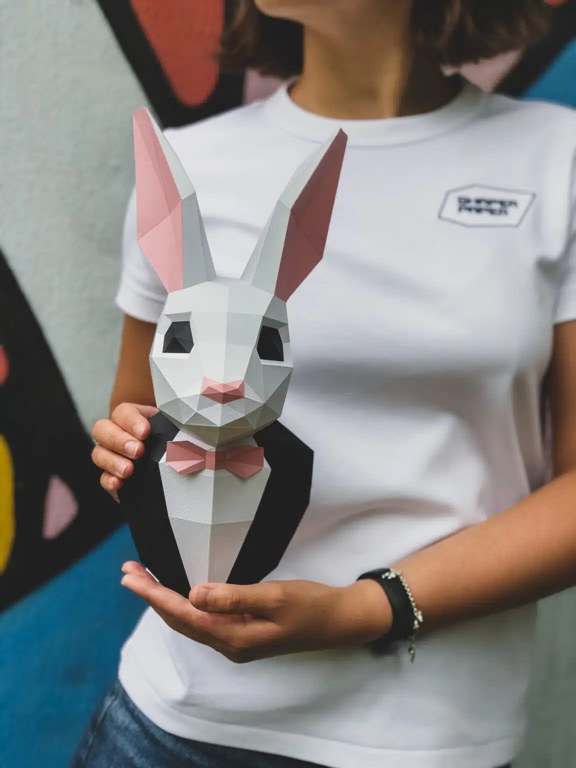 Papercraft de lapin élégant en costume en origami 3D Papercraft de lapin élégant en costume en origami 3D