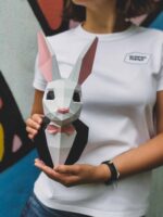 Coniglio in costume in papercraft 3D
