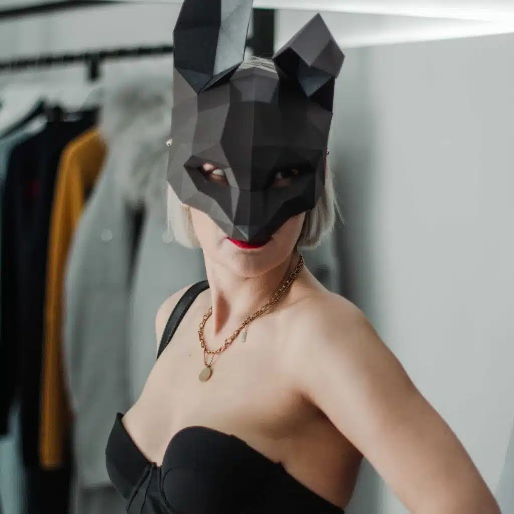 Papercraft rabbit mask en origami 3D