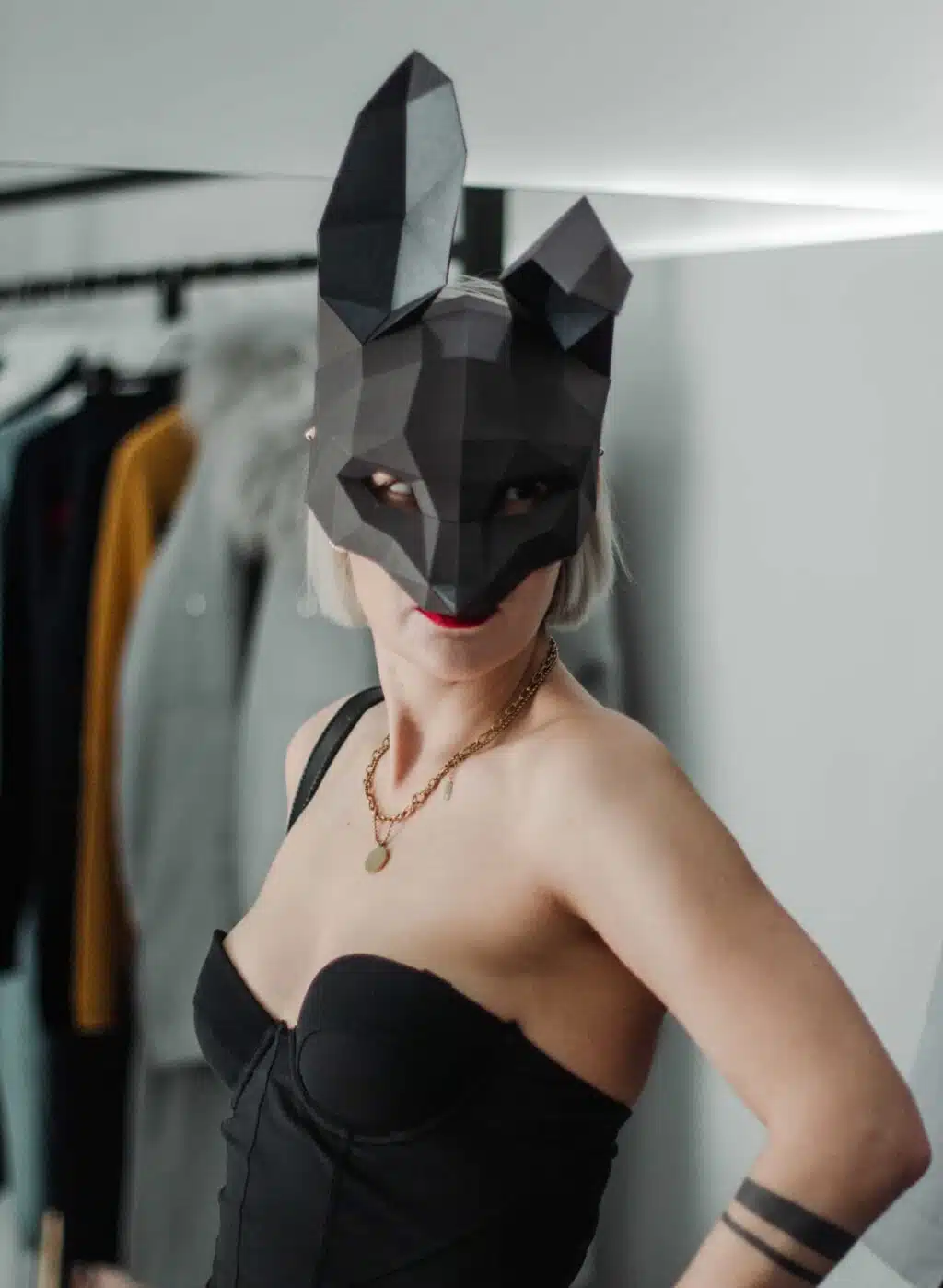 Zwart konijnenmasker in 3D-papercraft, 3D-model