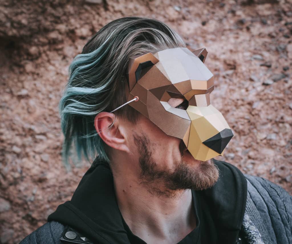 Papercraft de máscara de lobo en origami 3D