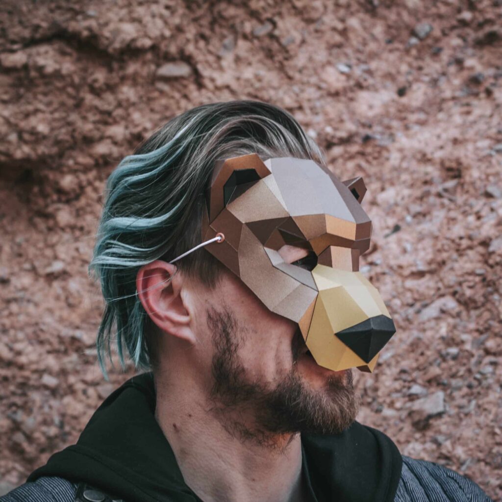 Papercraft wolf mask in origami 3D