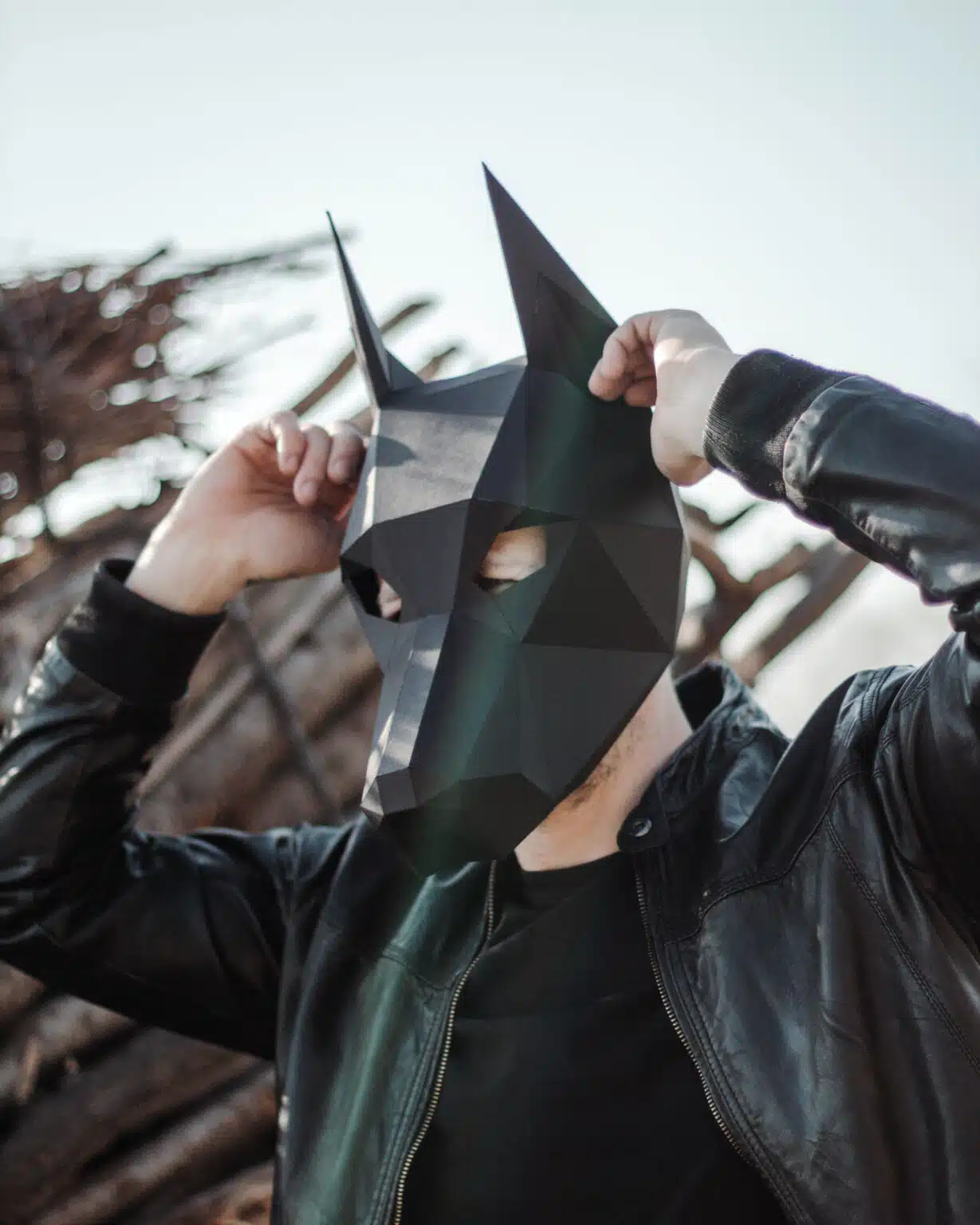 Papercraft de máscara capacete Doberman em origami 3D