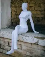 Zittende vrouw in 3D-papercraft, weergave 10