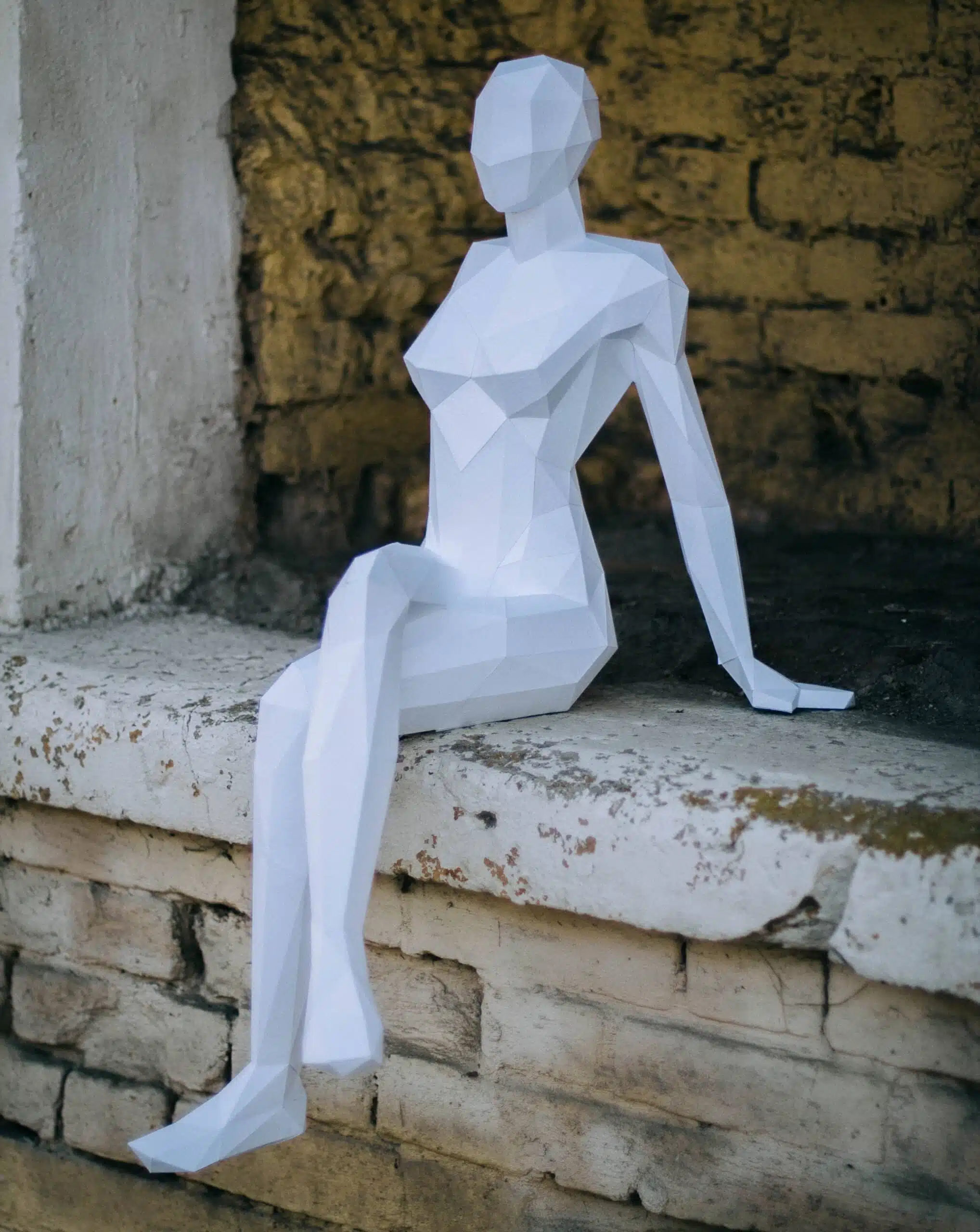 Zittende vrouw in 3D-papercraft, weergave 10