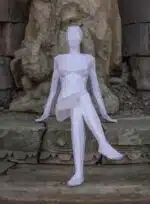 Mujer sentada en papercraft 3D