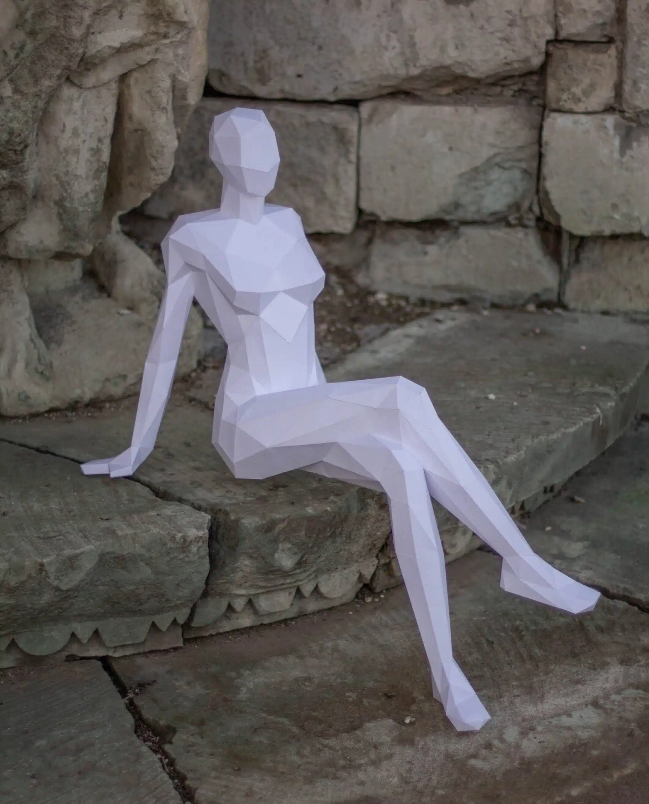 Zittende vrouw in 3D-papercraft, weergave 8