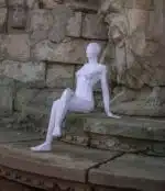 Mujer sentada en papercraft 3D