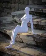Zittende vrouw in 3D-papercraft, weergave 4