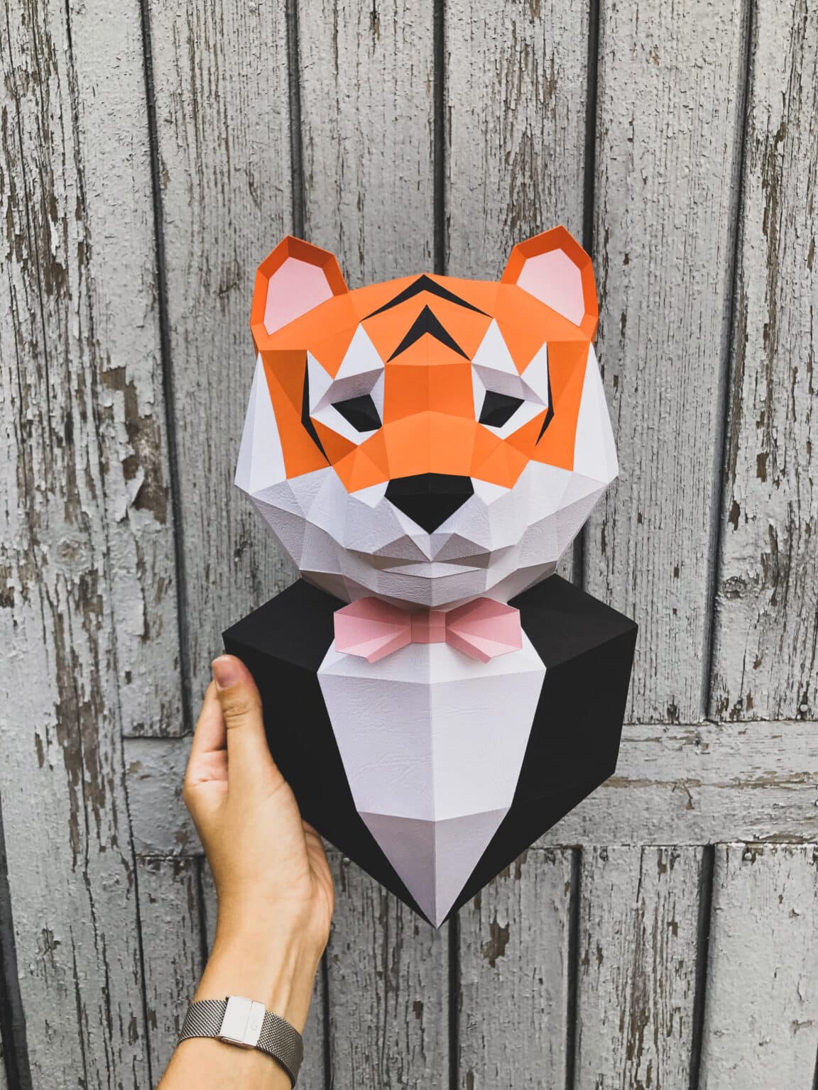 Papercraft eines Tigers im Anzug in Origami 3D Papercraft eines Tigers im Anzug in Origami 3D