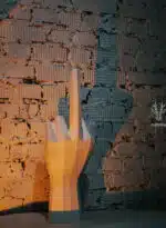 Papercraft de dedo do meio em origami 3D