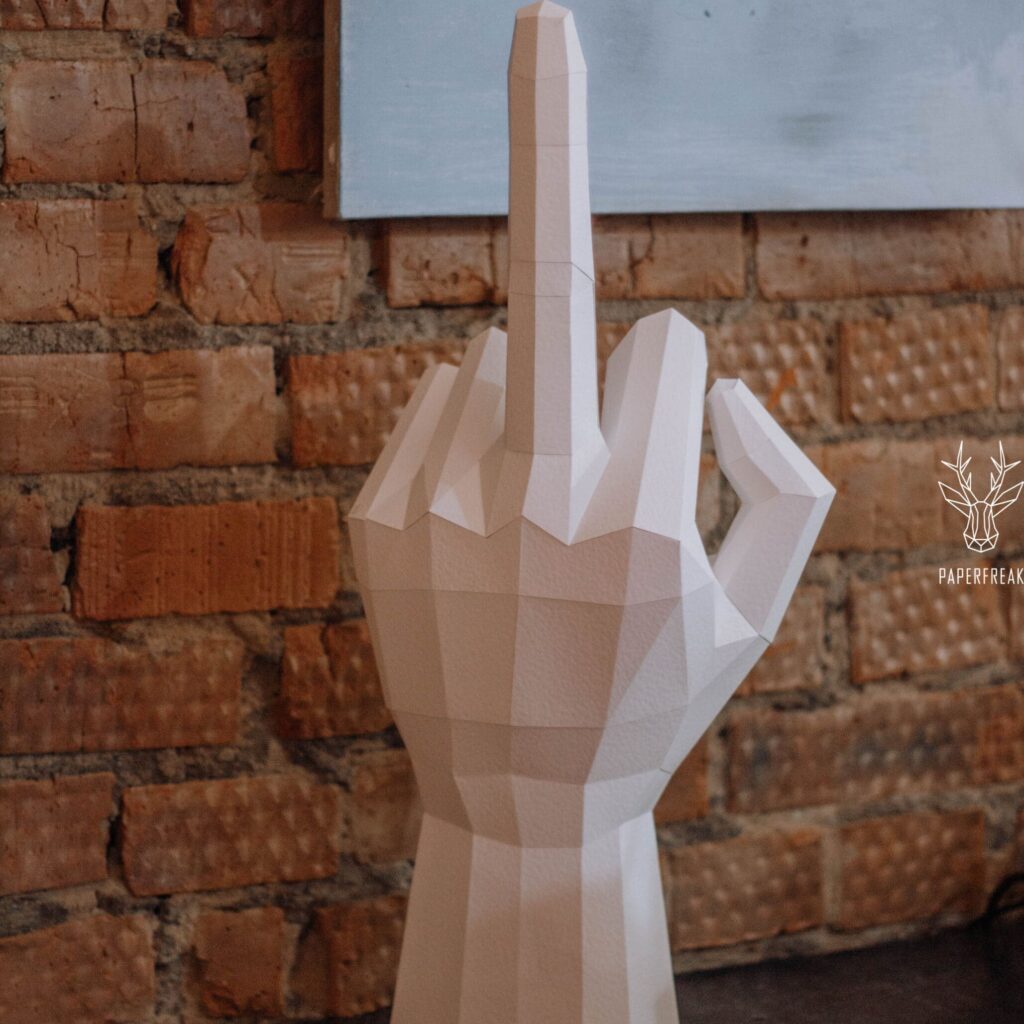 Papercraft de doigt d'honneur en origami 3D