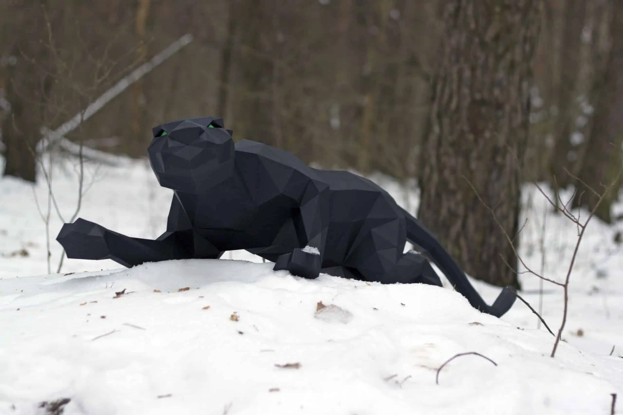 Panter in papercraft 3D met groene ogen, weergave 6