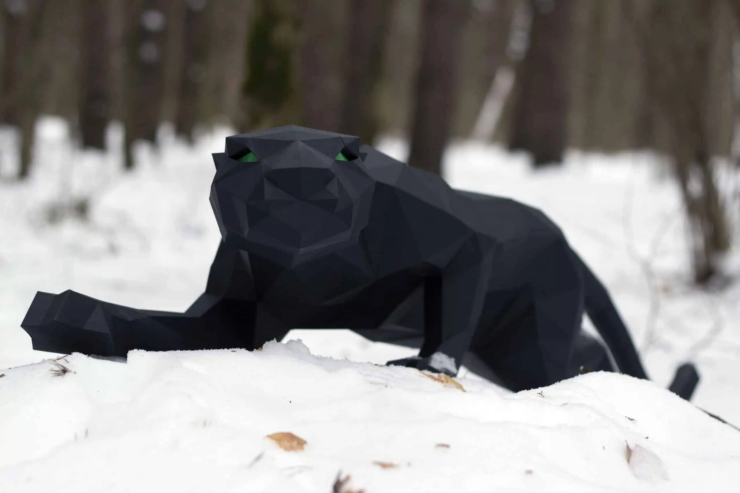 Panter in papercraft 3D met groene ogen, weergave 5