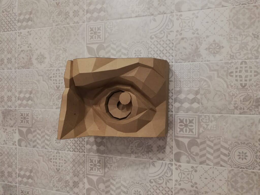 Papercraft of left and right eyes in 3D origami