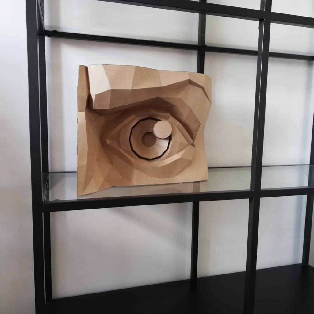 Papercraft of left and right eyes in 3D origami