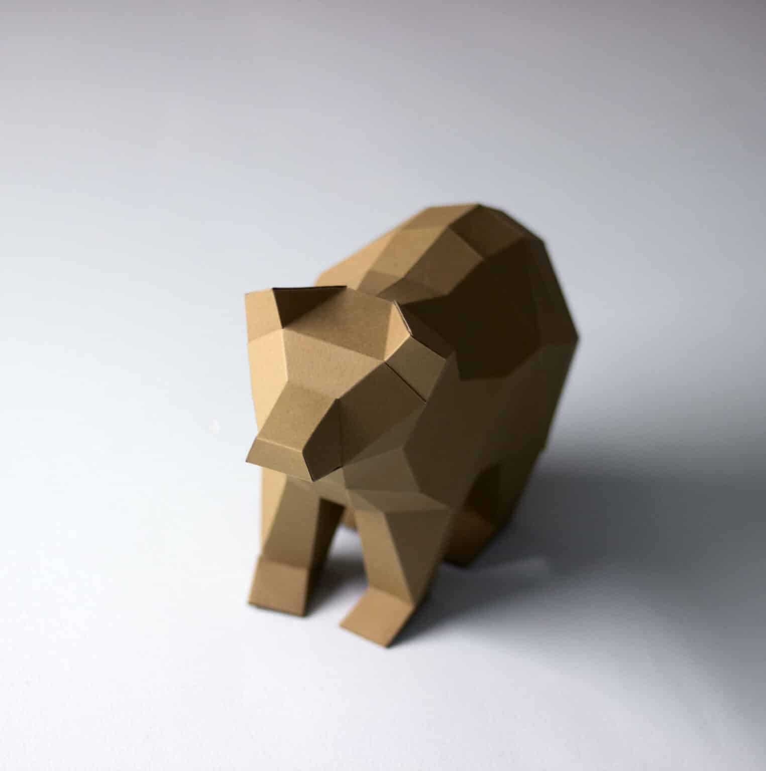 Papercraft of small simple bear in 3D origami