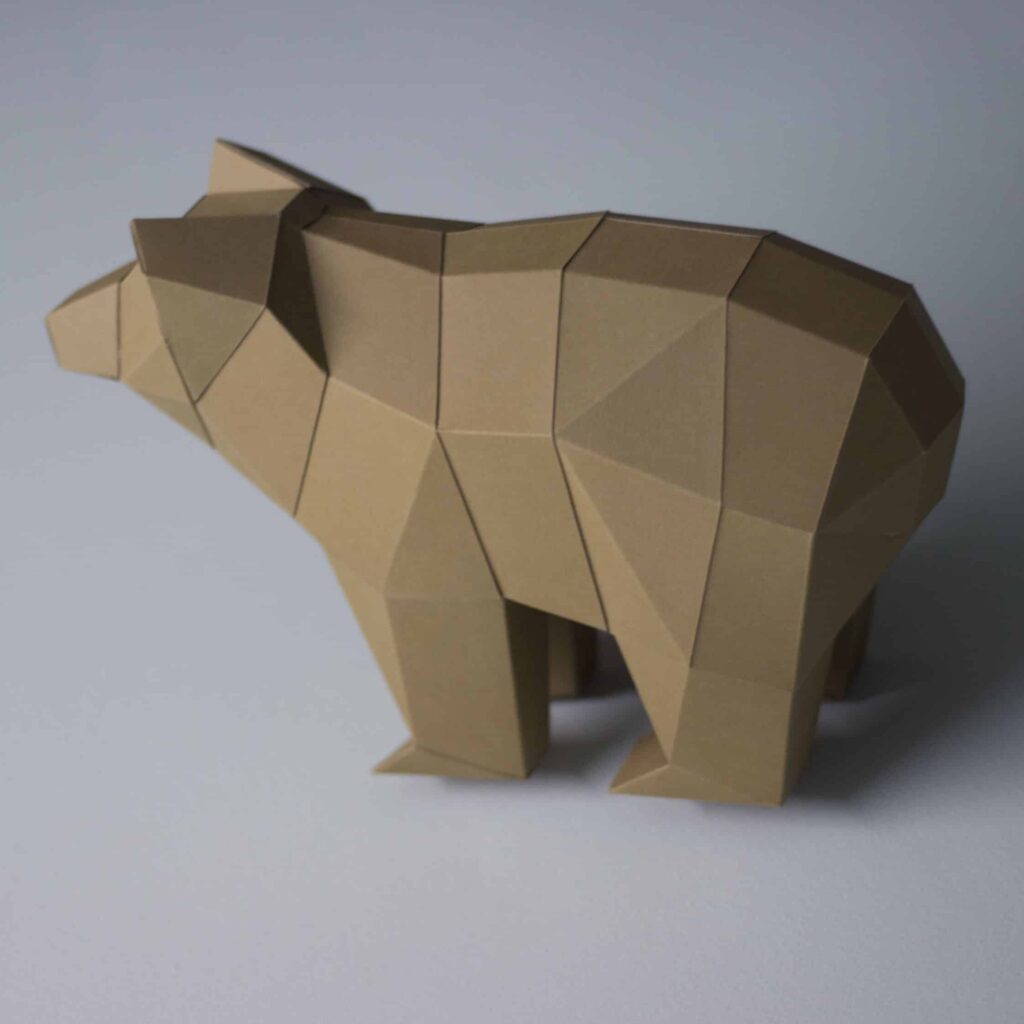 Papercraft of small simple bear in 3D origami