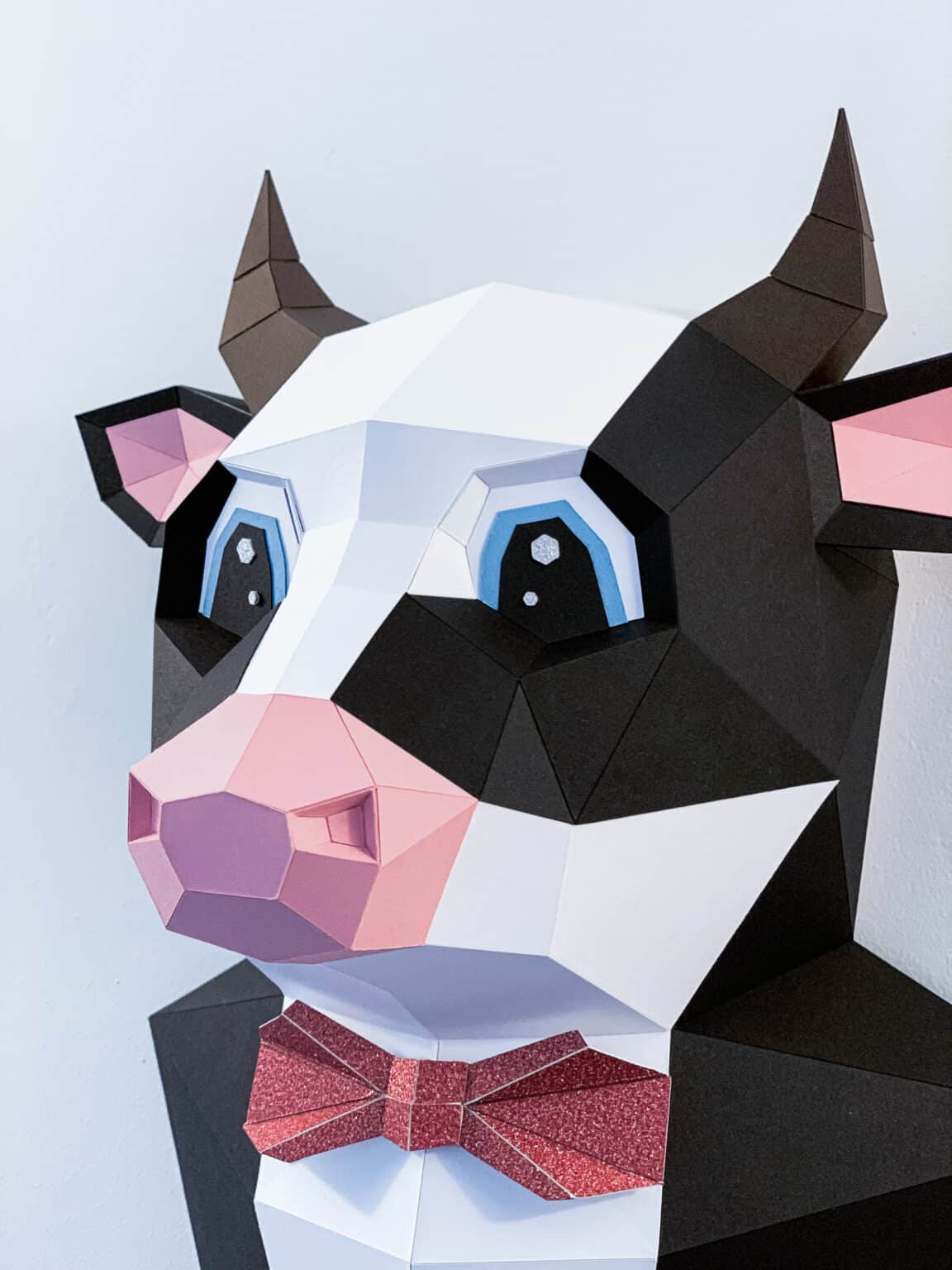 Papercraft von einem Stier im Anzug in Origami 3D