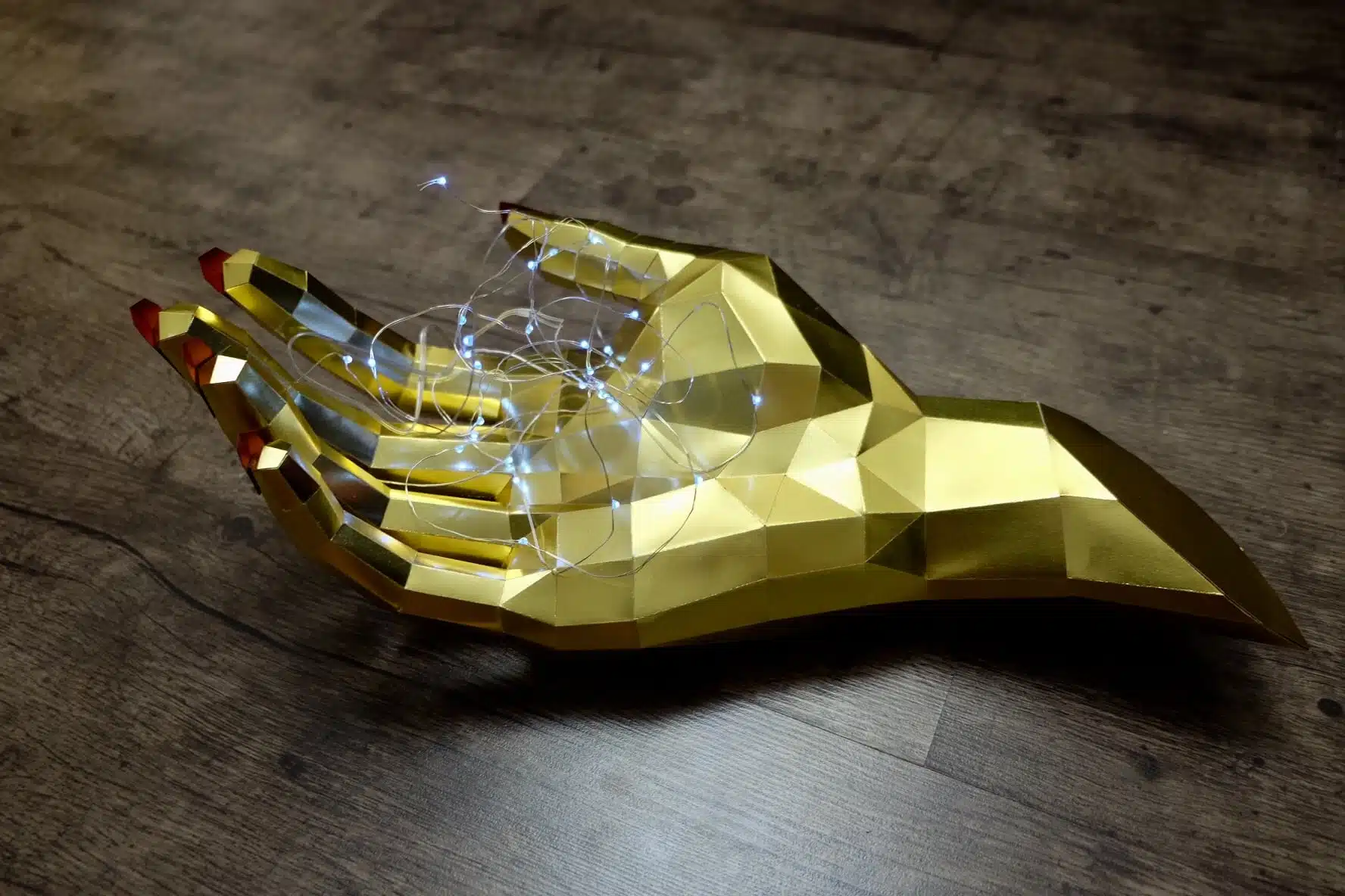 Rechterhand sculptuur in 3D-papercraft, weergave 4
