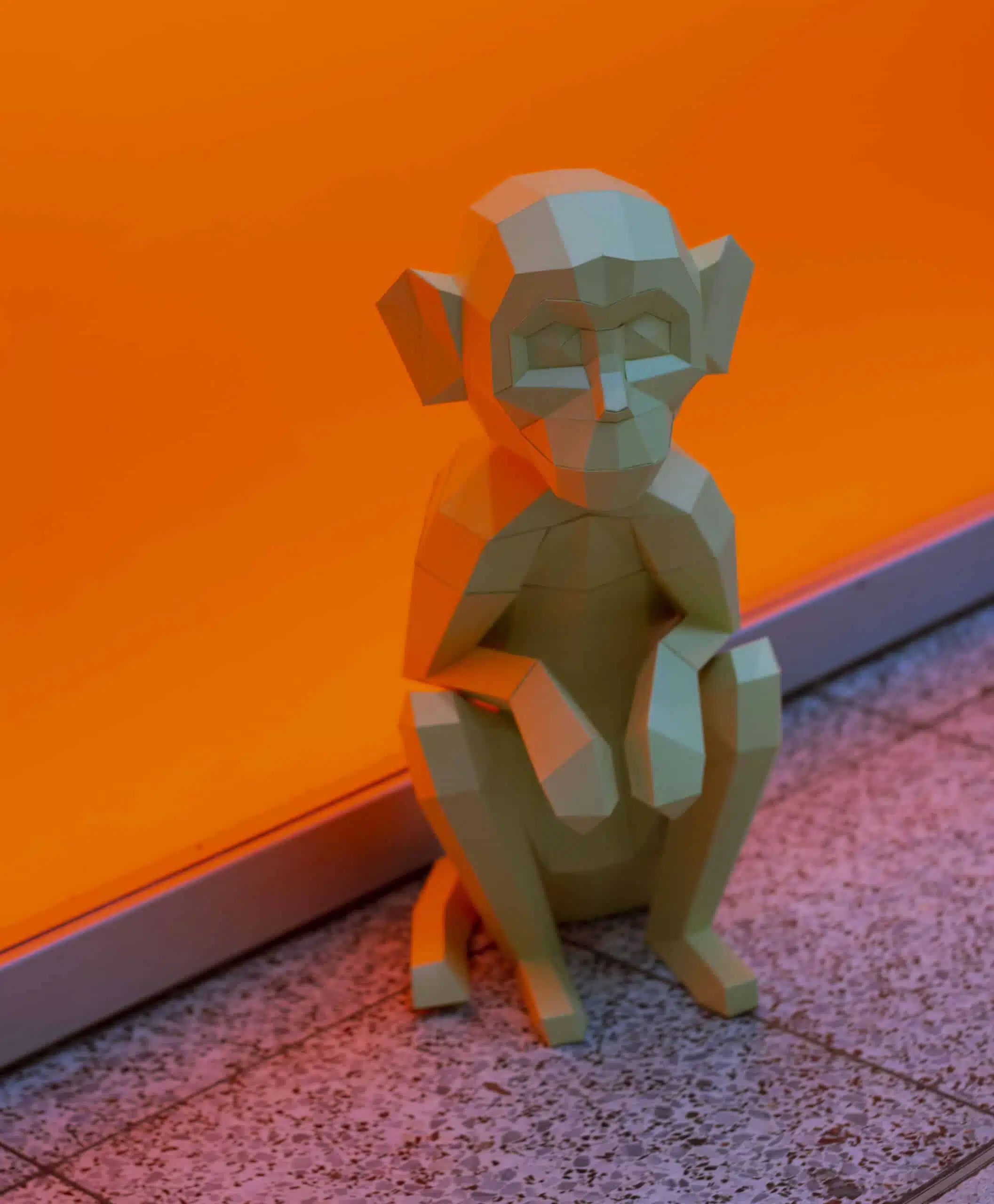 Scimmia seduta in papercraft 3D, montato