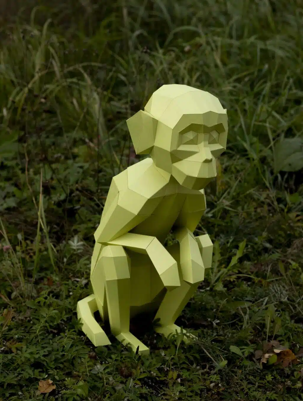 Scimmia seduta in papercraft 3D