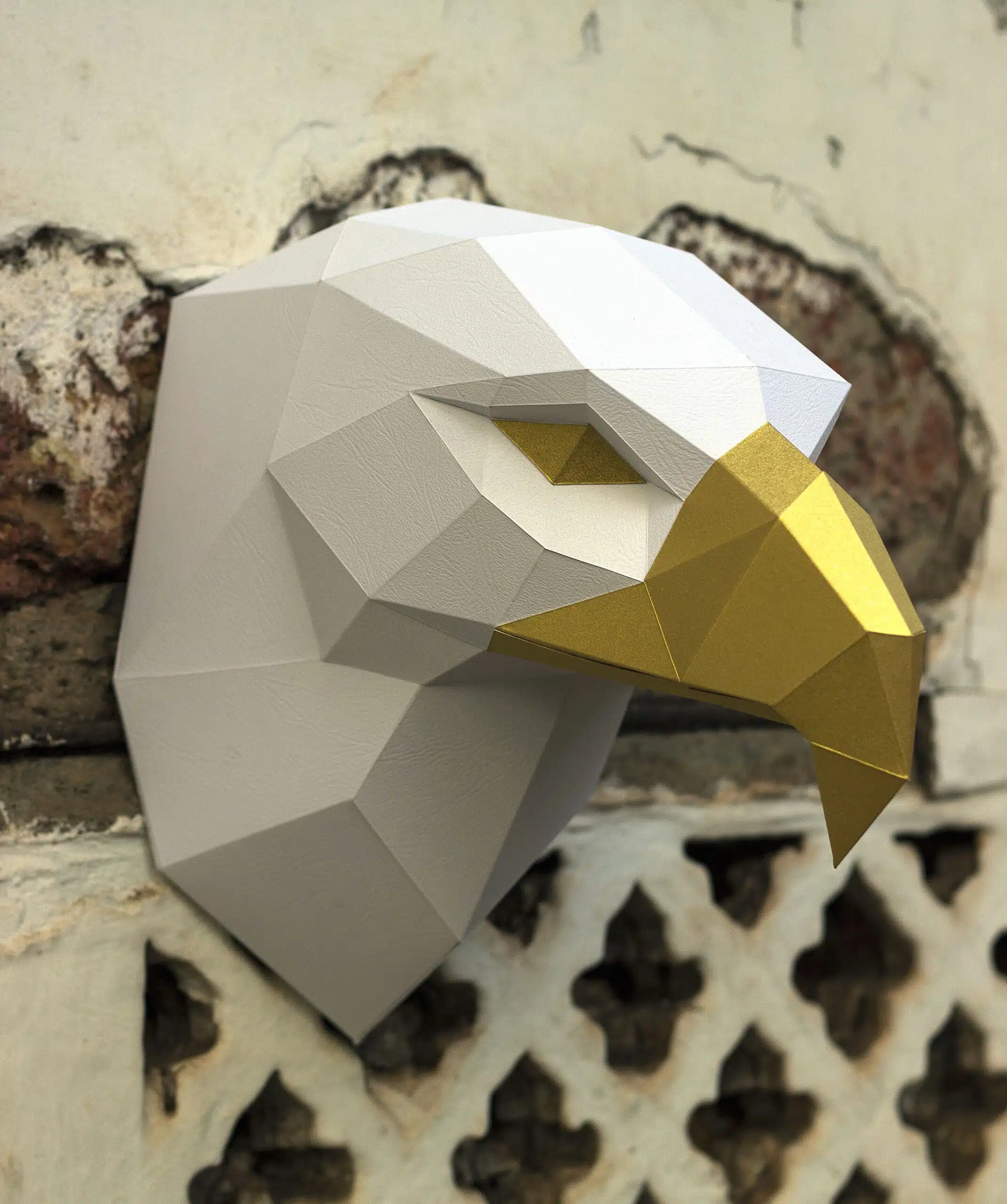 Kop van arend in 3D-papercraft, weergave 9