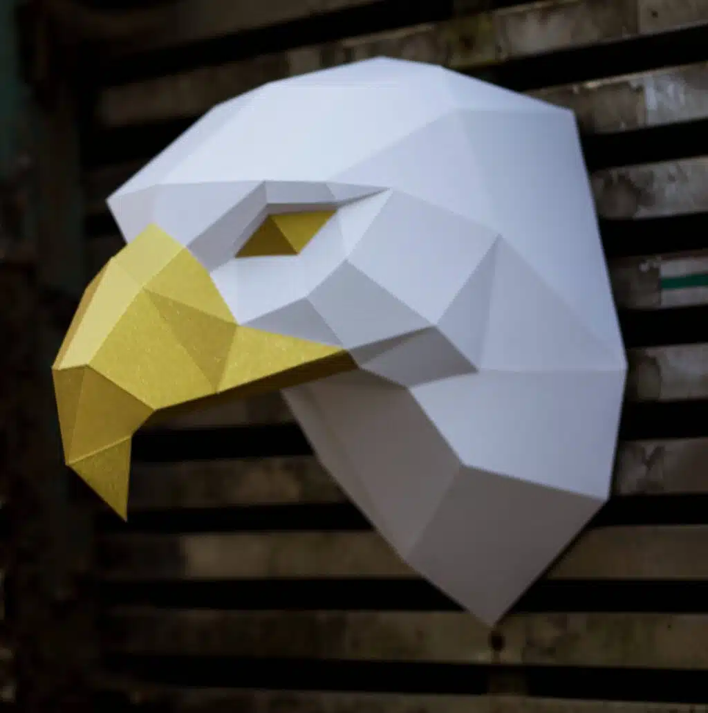 Kop van arend in 3D-papercraft, weergave 2