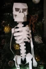 Papercraft Halloween skeleton in 3D origami