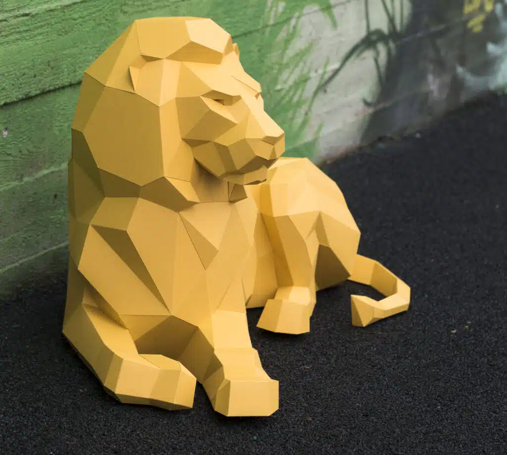 Leone disteso in papercraft 3D