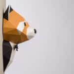 Papercraft di panda rosso in costume in origami 3D