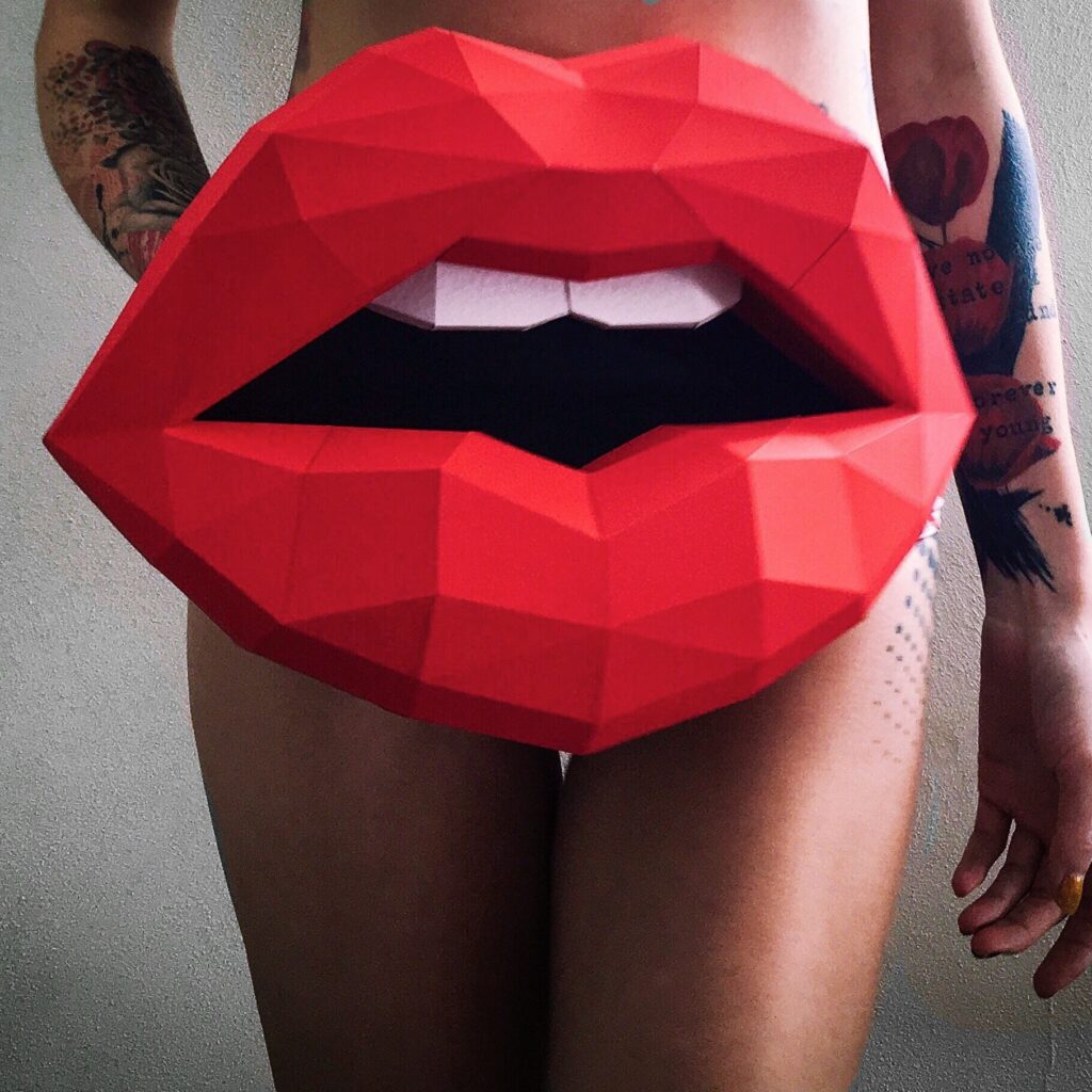 Papercraft of 3D red lips in origami