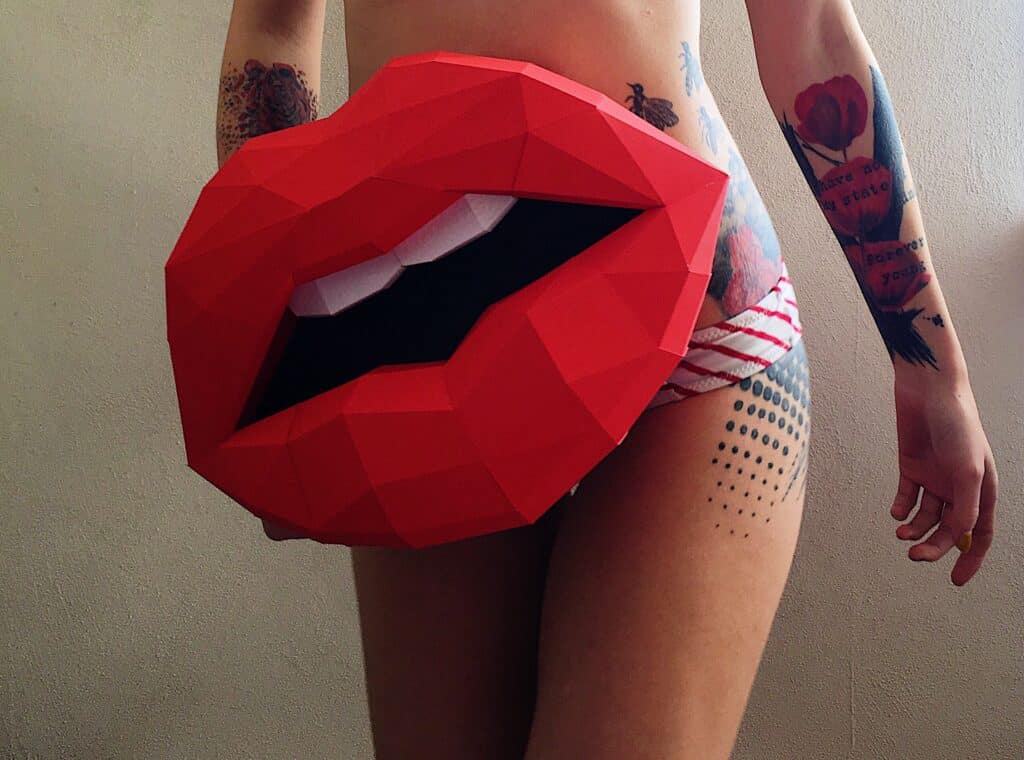 Papercraft of 3D red lips in origami
