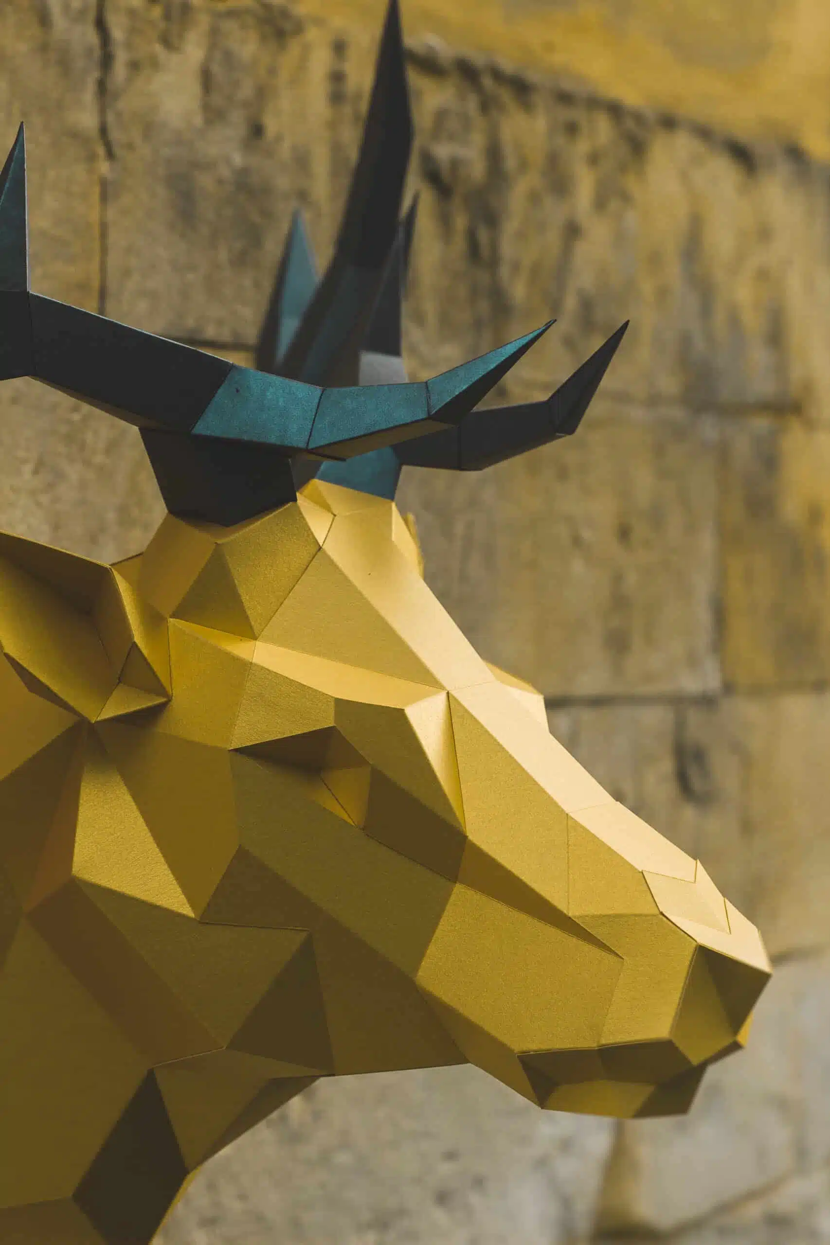 Cabeça de cervo em papercraft 3D, montado