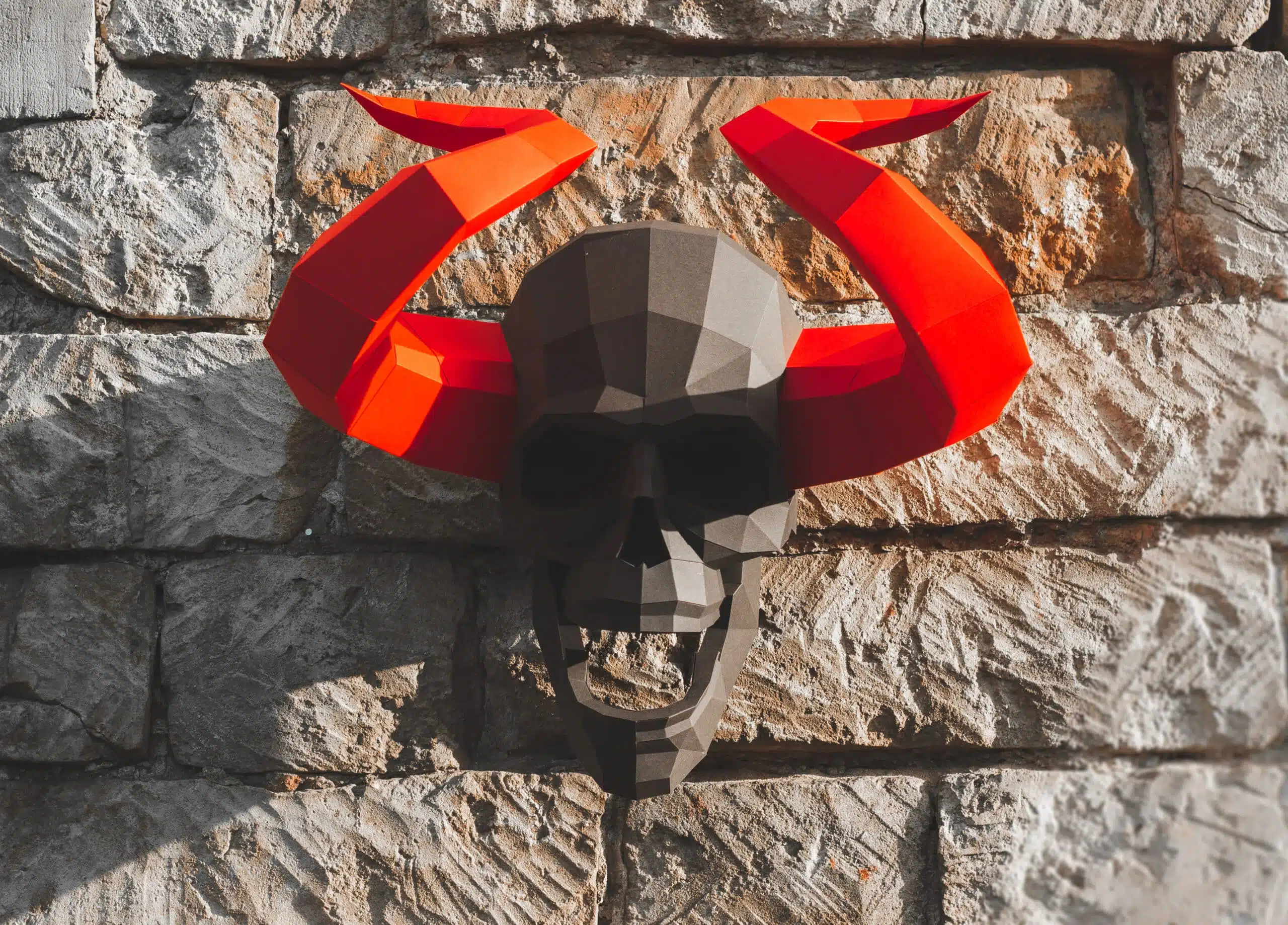 Crâne démoniaque avec cornes en papercraft 3D, vue 4