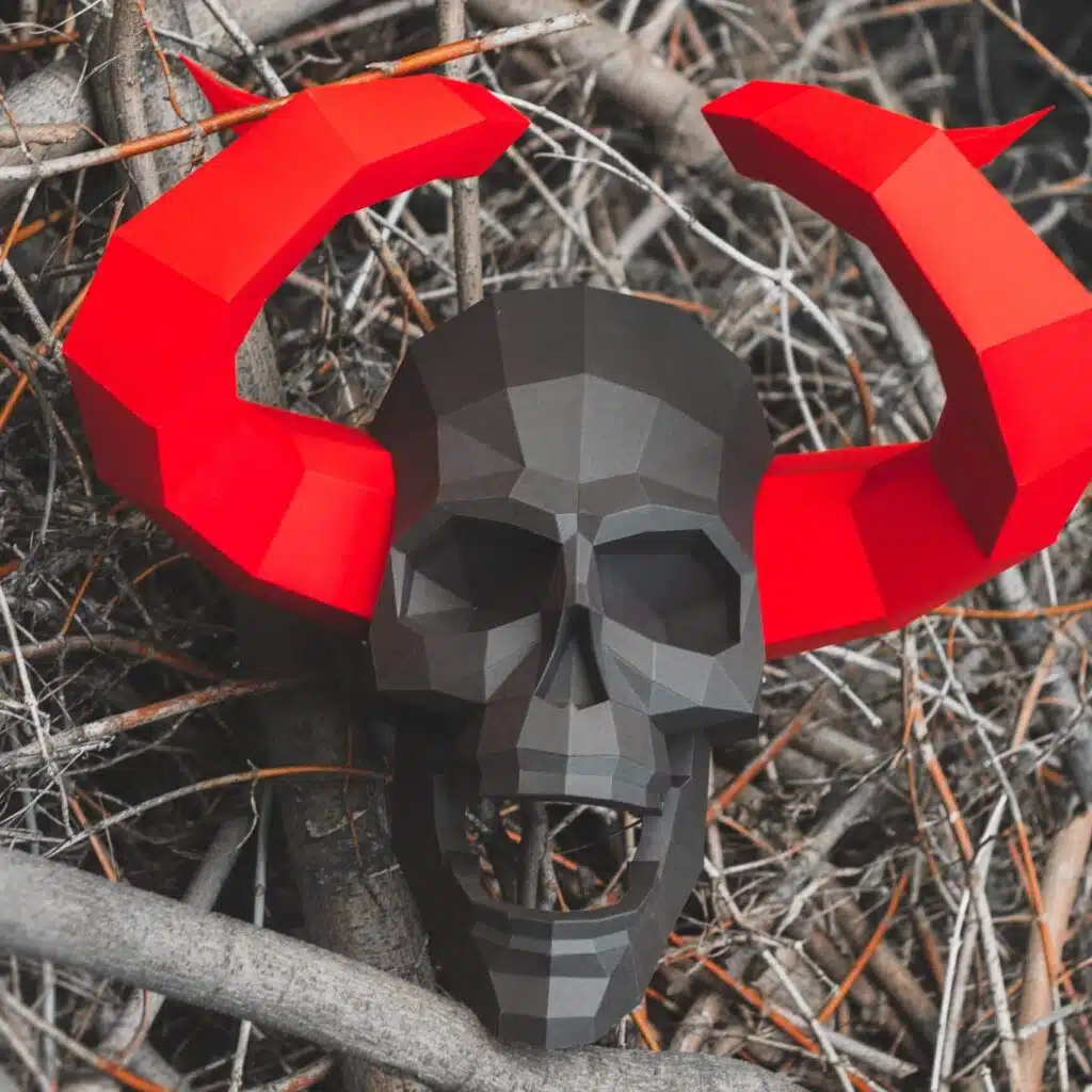 Papercraft de crâne démoniaque avec cornes en origami 3D