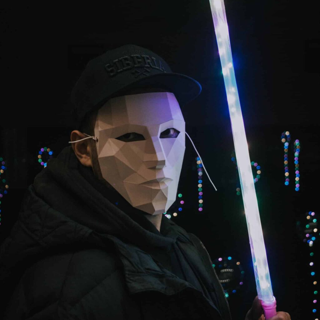 Papercraft of Venetian mask in origami 3D