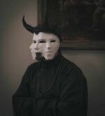 Máscara veneziana de três rostos em papercraft 3D