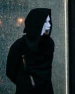 Papercraft de máscara veneziana com três rostos em origami 3D