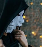 Máscara veneziana de três rostos em papercraft 3D