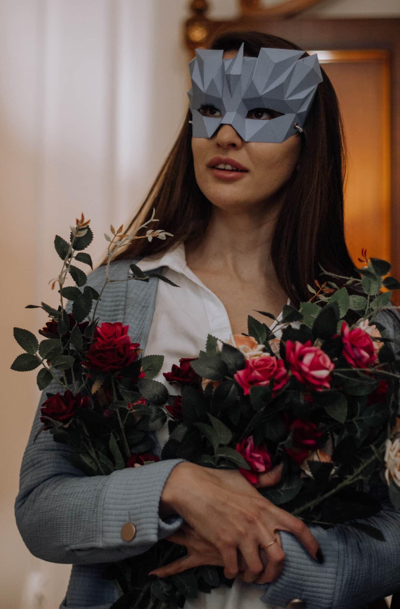 Papercraft de máscara veneziana em origami 3D