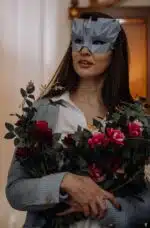 Blauw Venetiaans masker in 3D-papercraft, weergave 4