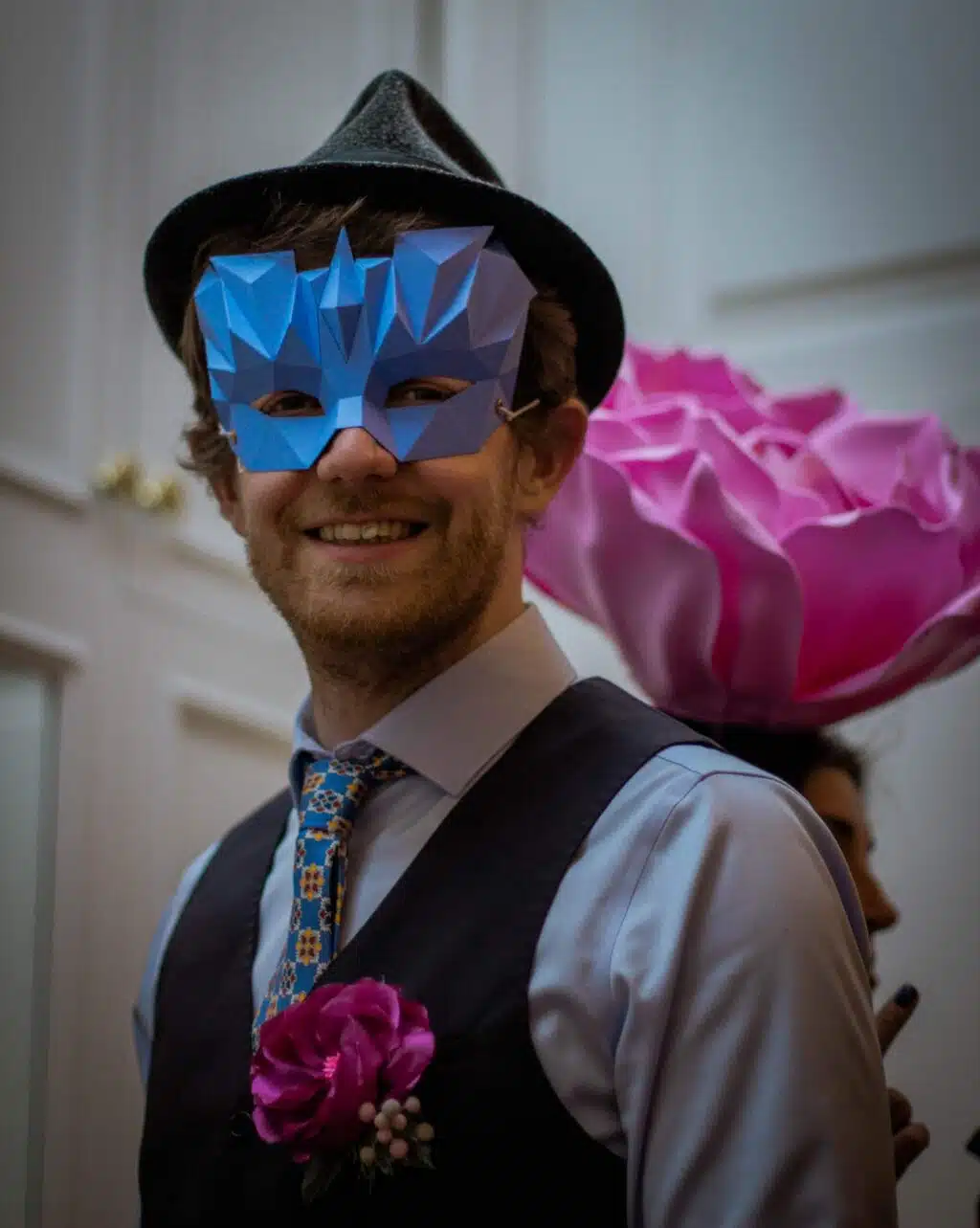 Blauw Venetiaans masker in 3D-papercraft, weergave 2