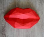Papercraft of red lips in origami 3D