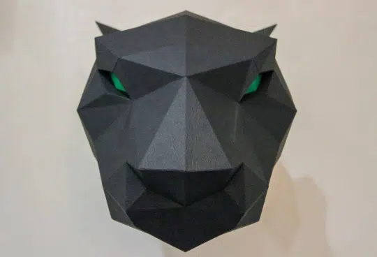Papercraft pantherkop muurdecoratie in 3D origami, weergave 2