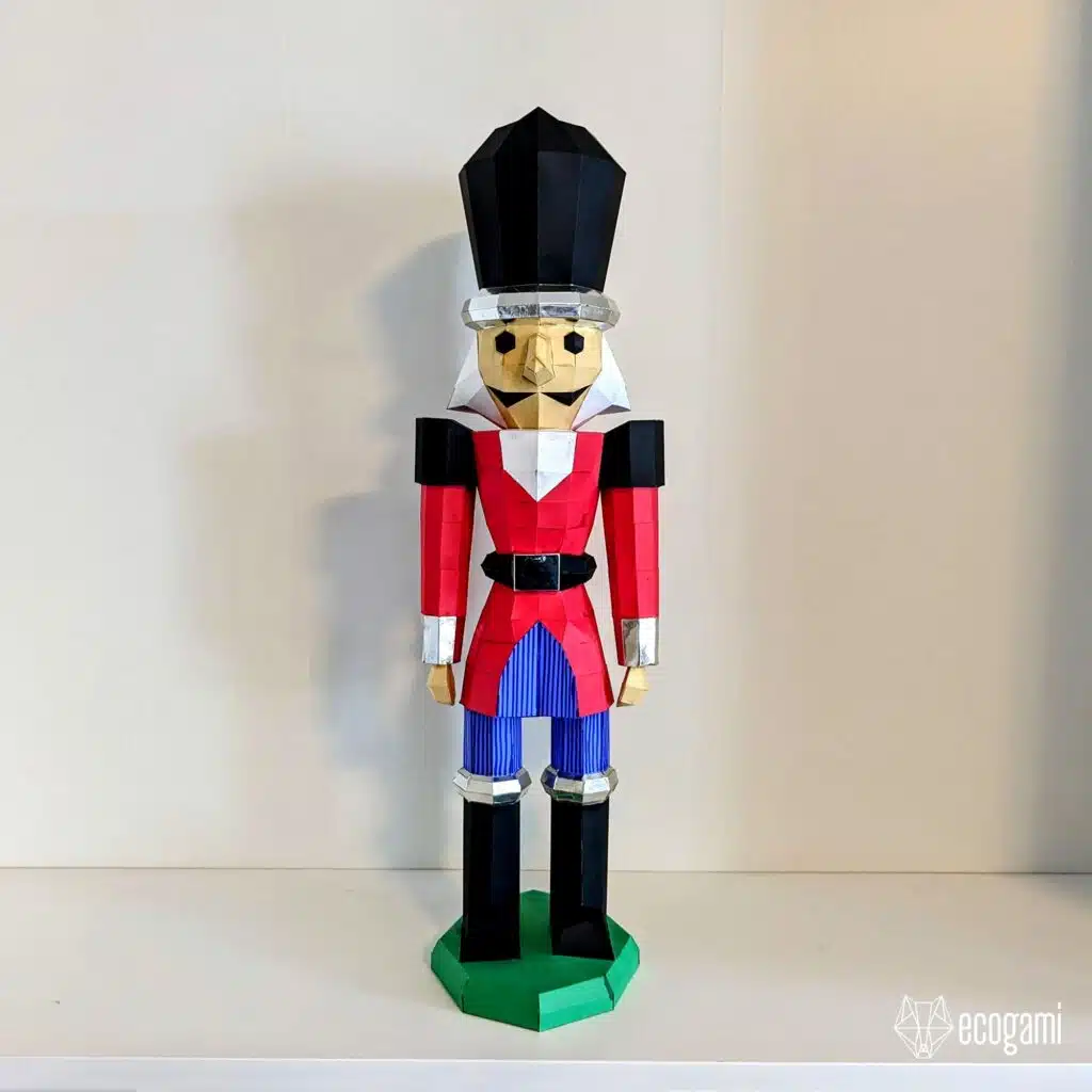 Papercraft schiaccianoci di Natale in origami